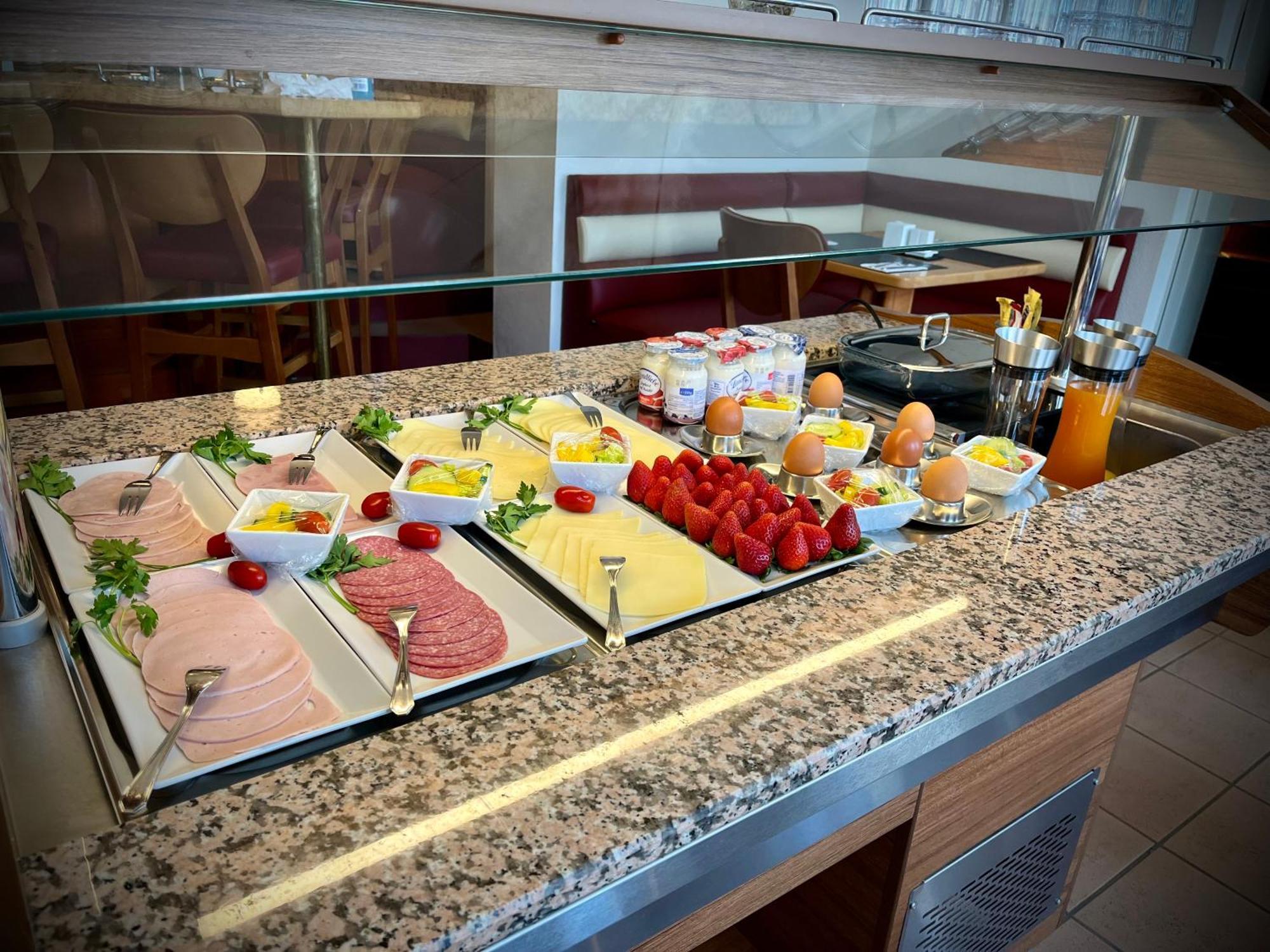 Hotel Zu Den Linden Вахтберг Экстерьер фото